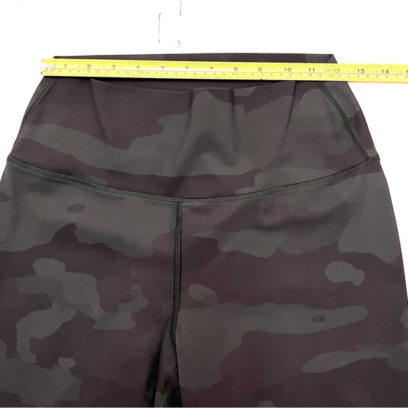 ALO Yoga High Waist Vapor Biker Shorts Black Camo High Rise Size L - Picture 7 of 7